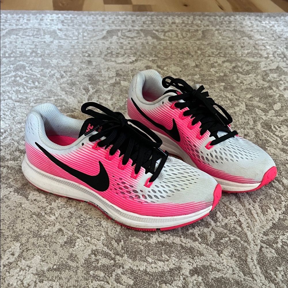 Nike Women's Bright Pink and Black Athletic Shoes